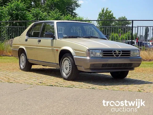 Alfa romeo 90 _ 2.5 v6 'quadrifoglio oro' - afbeelding 5 van  53