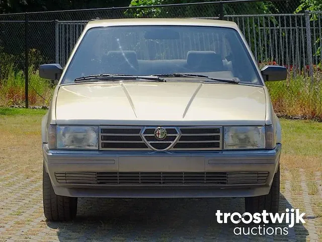Alfa romeo 90 _ 2.5 v6 'quadrifoglio oro' - afbeelding 6 van  53