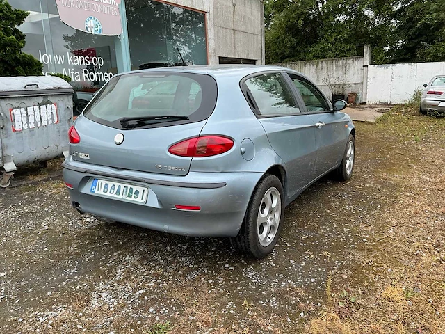 Alfa romeo alfa 147 - 2004 - afbeelding 19 van  23