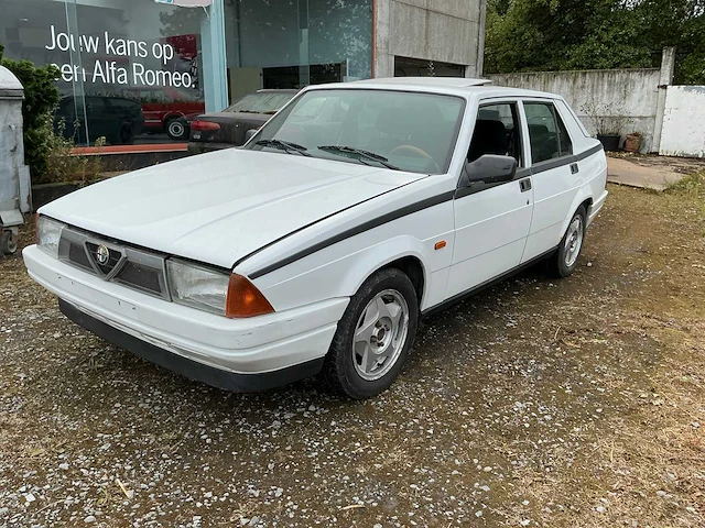 Alfa romeo alfa 75 oldtimer - 1990 - afbeelding 1 van  22
