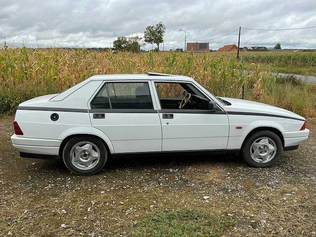 Alfa romeo alfa 75 oldtimer - 1990 - afbeelding 19 van  22
