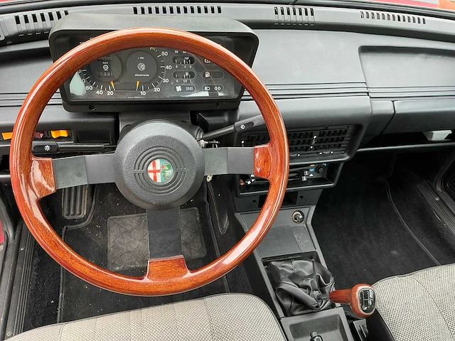 Alfa romeo giulietta oldtimer - 1981 - afbeelding 2 van  25