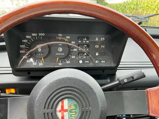 Alfa romeo giulietta oldtimer - 1981 - afbeelding 3 van  25