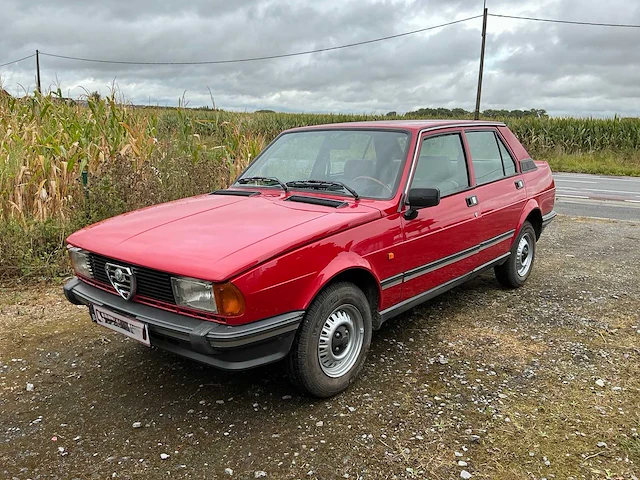 Alfa romeo giulietta oldtimer - 1981 - afbeelding 1 van  25