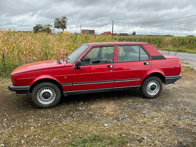 Alfa romeo giulietta oldtimer - 1981 - afbeelding 12 van  25