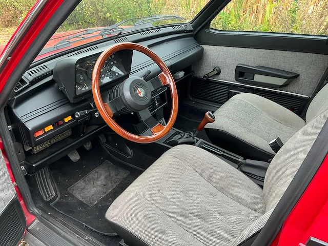 Alfa romeo giulietta oldtimer - 1981 - afbeelding 24 van  25