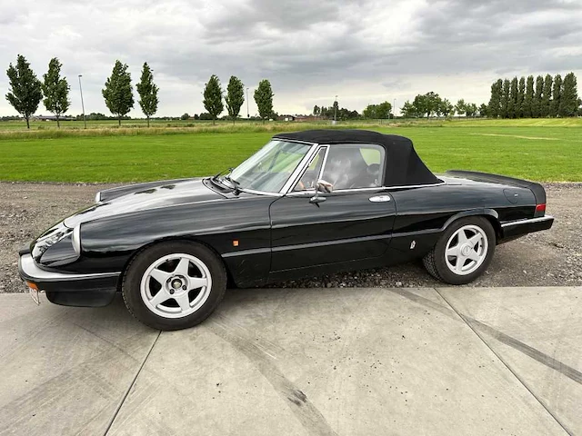 Alfa romeo spider 1600 oldtimer - afbeelding 13 van  33