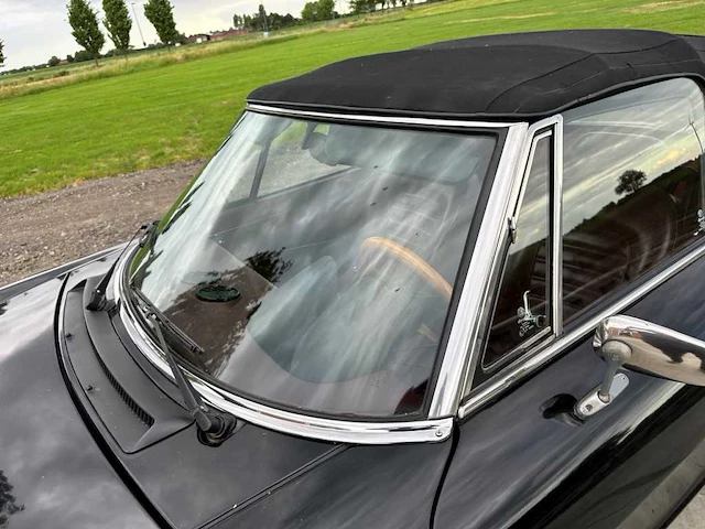 Alfa romeo spider 1600 oldtimer - afbeelding 16 van  33
