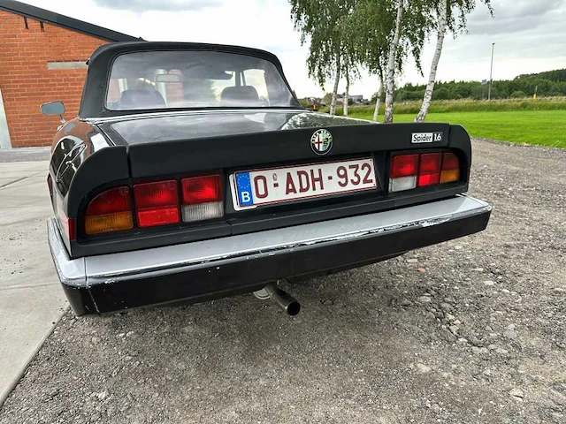 Alfa romeo spider 1600 oldtimer - afbeelding 20 van  33