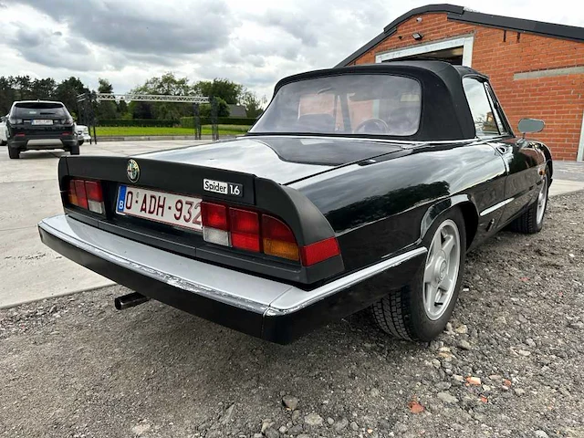 Alfa romeo spider 1600 oldtimer - afbeelding 21 van  33