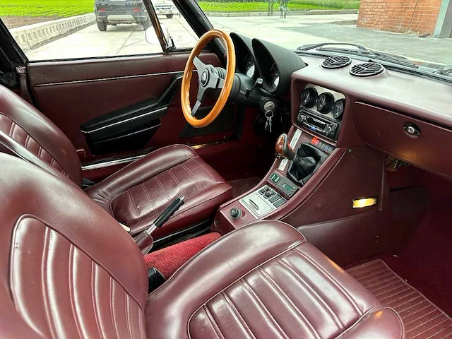 Alfa romeo spider 1600 oldtimer - afbeelding 28 van  33