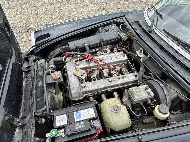Alfa romeo spider 1600 oldtimer - afbeelding 32 van  33