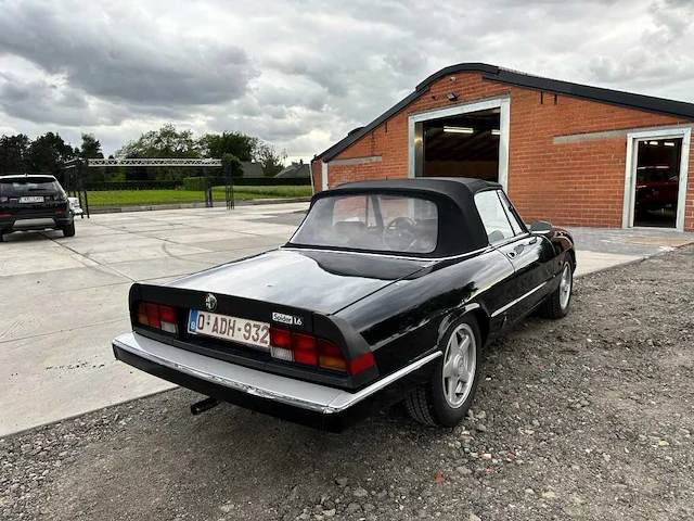 Alfa romeo spider 1600 oldtimer - afbeelding 8 van  33