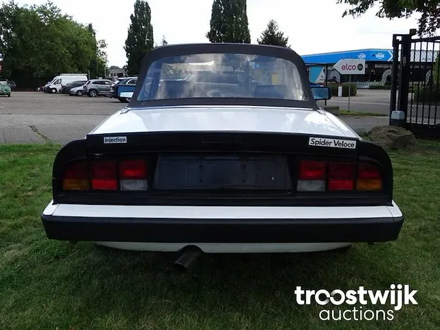 Alfa romeo spider 2.0 veloce - afbeelding 31 van  36