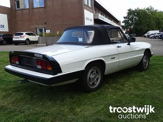 Alfa romeo spider 2.0 veloce - afbeelding 32 van  36