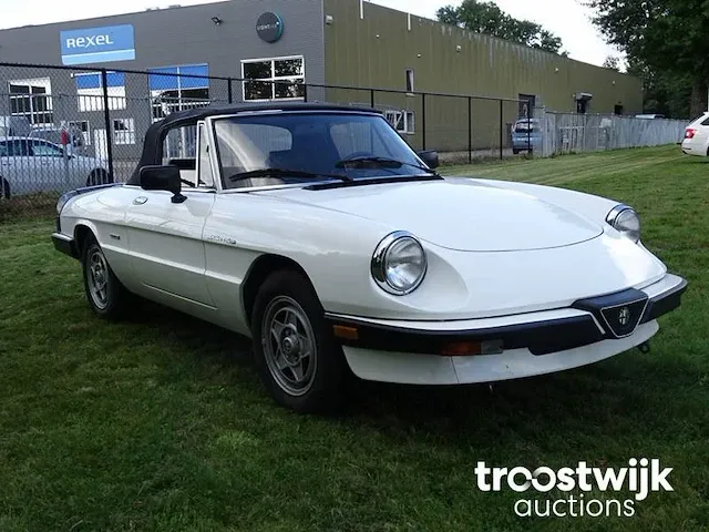 Alfa romeo spider 2.0 veloce - afbeelding 34 van  36