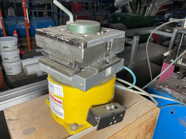 Aliplast metaalbewerkingsmachine - afbeelding 1 van  6