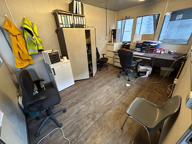 Alle losse inhoud bureau - afbeelding 1 van  7