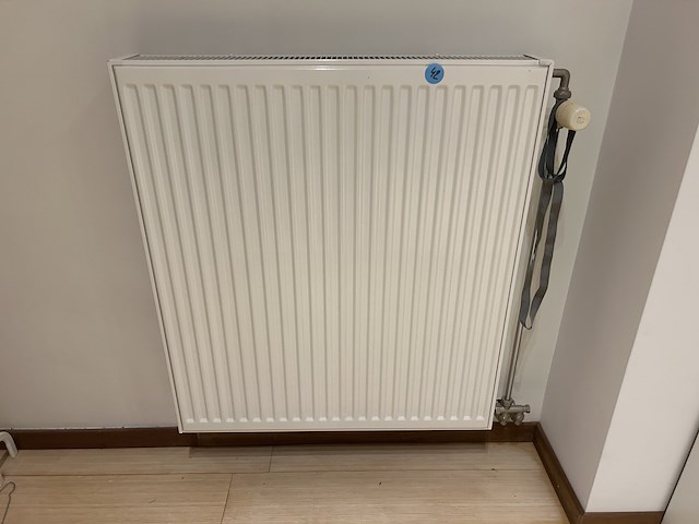 Alle radiatoren inclusief traphal - 3de verdiep - afbeelding 2 van  3