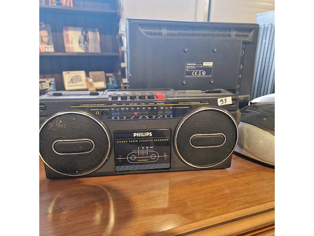 Alles op dressoirkast. - afbeelding 2 van  6