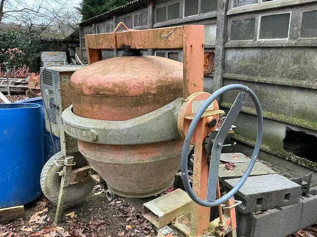 Altrad b150 betonmolen - afbeelding 2 van  7