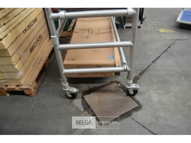 Altrex aluminium stelling op wielen afm ± 200 x 0,70x 200 - afbeelding 8 van  10