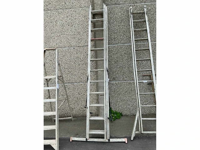 Altrex ar3080 3-delige schuifladder - afbeelding 1 van  4