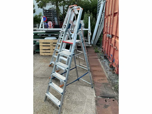 Altrex d 806 vouwladder - afbeelding 1 van  2