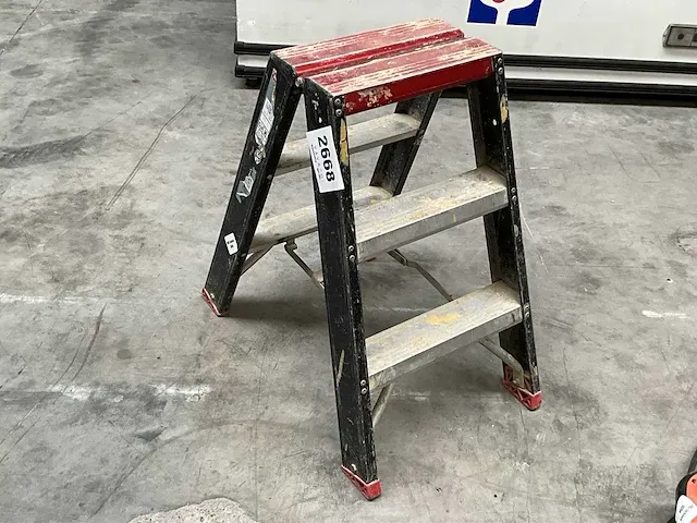 Altrex plooiladder voorzien van 2x 3 treden - afbeelding 1 van  2