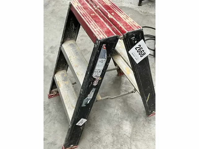 Altrex plooiladder voorzien van 2x 3 treden - afbeelding 2 van  2
