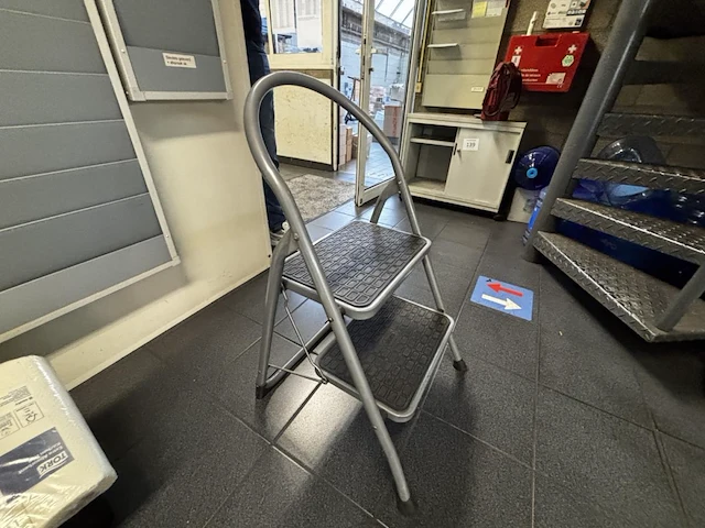 Altrex trapladder vv. 2 sporten - afbeelding 2 van  3