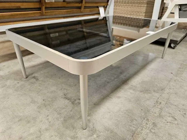 Alu bijzettafel zilvergrijs met zwart glas 120 x 70cm - afbeelding 3 van  3
