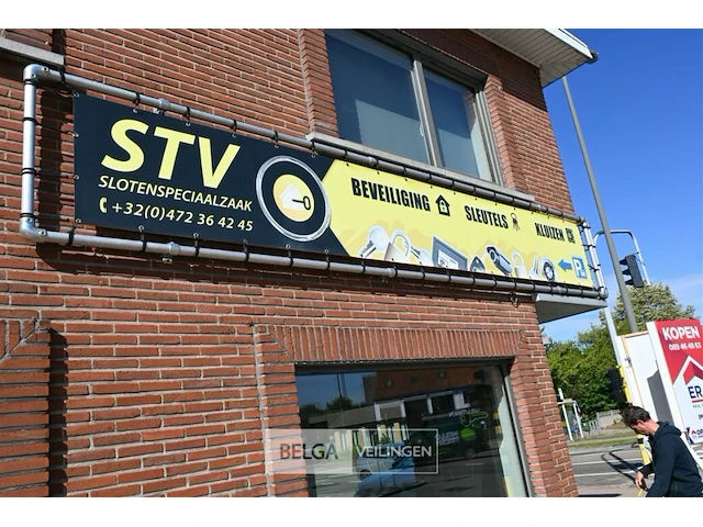 Alu frame voor banners + gevel bevestiging - afbeelding 4 van  5
