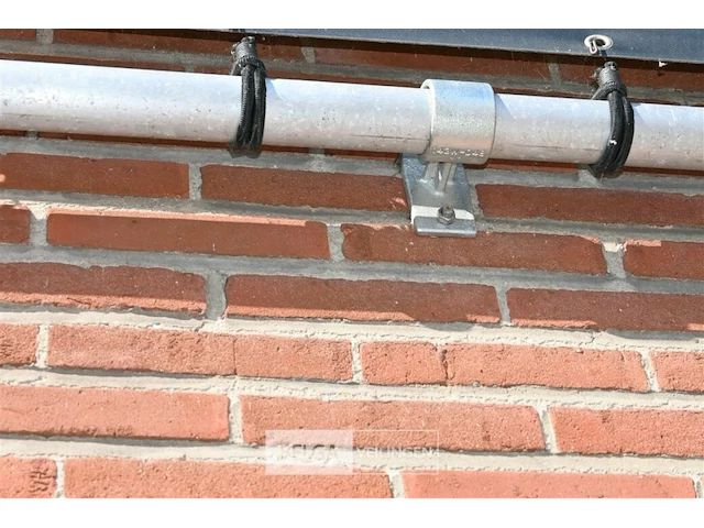 Alu frame voor banners + gevel bevestiging - afbeelding 5 van  5