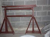 Alu gevelstelling 26 stuks, metalen kruiwagen, 2 metalen schragen, transportkar, partij dakgoten en profielen vmzinc, , 5 isolatieplaten, net (23,24,25) - afbeelding 2 van  13