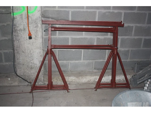 Alu gevelstelling 26 stuks, metalen kruiwagen, 2 metalen schragen, transportkar, partij dakgoten en profielen vmzinc, , 5 isolatieplaten, net (23,24,25) - afbeelding 3 van  13
