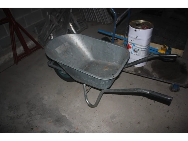 Alu gevelstelling 26 stuks, metalen kruiwagen, 2 metalen schragen, transportkar, partij dakgoten en profielen vmzinc, , 5 isolatieplaten, net (23,24,25) - afbeelding 4 van  13