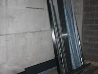 Alu gevelstelling 26 stuks, metalen kruiwagen, 2 metalen schragen, transportkar, partij dakgoten en profielen vmzinc, , 5 isolatieplaten, net (23,24,25) - afbeelding 8 van  13