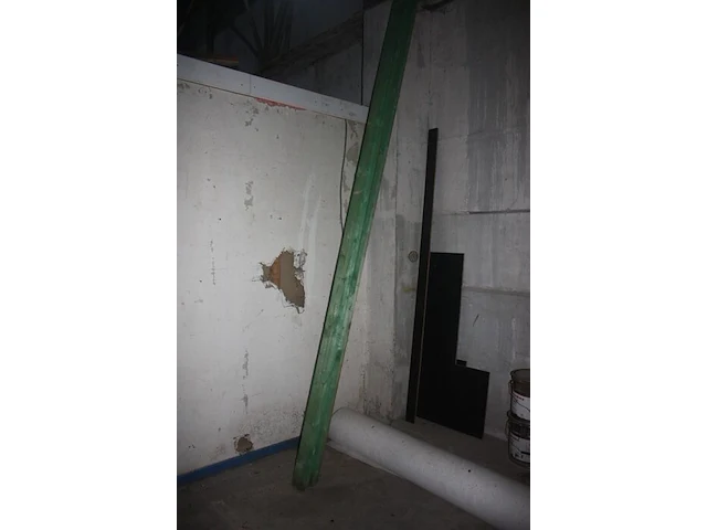 Alu gevelstelling 26 stuks, metalen kruiwagen, 2 metalen schragen, transportkar, partij dakgoten en profielen vmzinc, , 5 isolatieplaten, net (23,24,25) - afbeelding 9 van  13