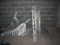 Alu gevelstelling 26 stuks, metalen kruiwagen, 2 metalen schragen, transportkar, partij dakgoten en profielen vmzinc, , 5 isolatieplaten, net (23,24,25) - afbeelding 12 van  13