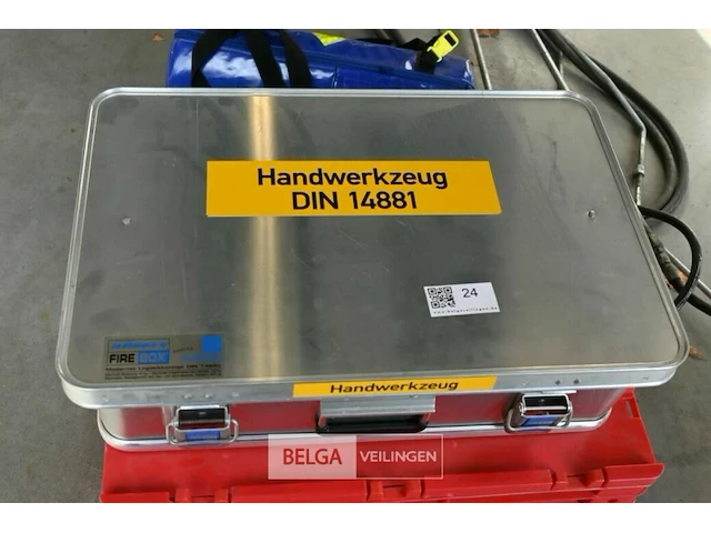 Alu koffer met gereedschap - afbeelding 1 van  2