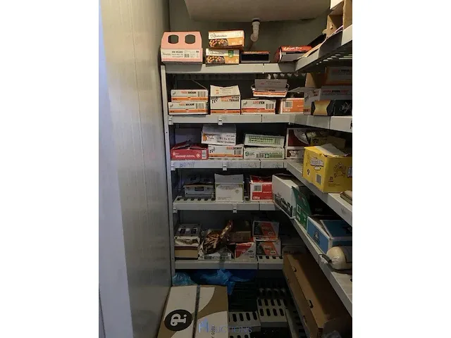 Alu opbergrek met inhoud - afbeelding 1 van  15