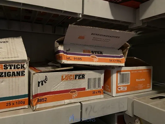 Alu opbergrek met inhoud - afbeelding 12 van  15