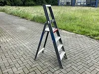 Alu plooiladder altrex voorzien van 4 treden