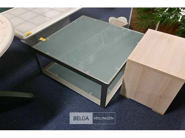 Alu salontafel met glazen blad - afbeelding 1 van  2