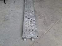 Alu steigerramp en 2 metalen steunen - afbeelding 1 van  8