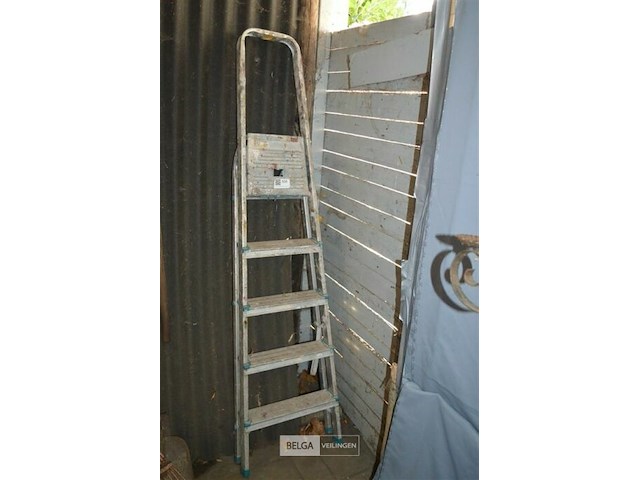 Alu trapladder 4 tredes - afbeelding 1 van  3