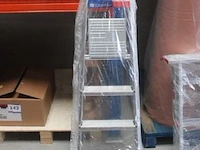 Alu trapladder alpos, domestic 30 - afbeelding 1 van  2