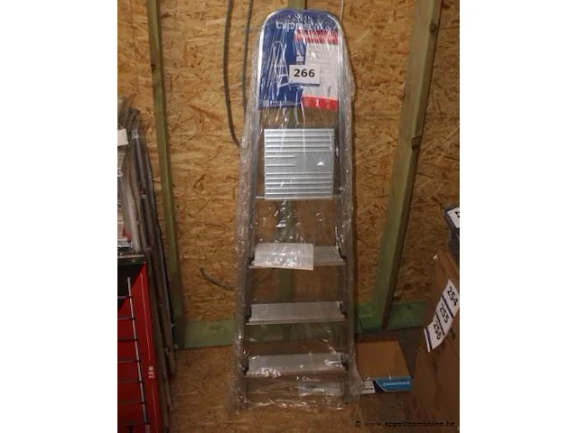 Alu trapladder alpos, domestic 30 - afbeelding 1 van  2