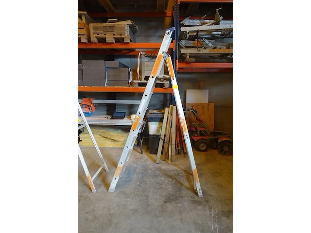 Alu trapladder asc - afbeelding 1 van  2